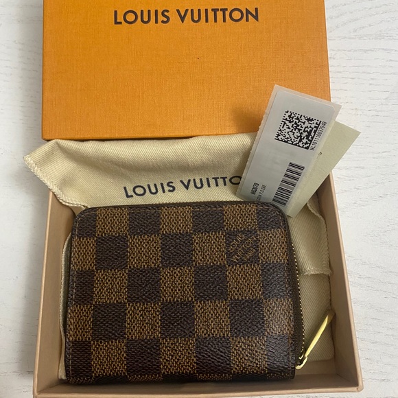 Louis Vuitton Handbags - Authentic Louis Vuitton Zippy Coin purse